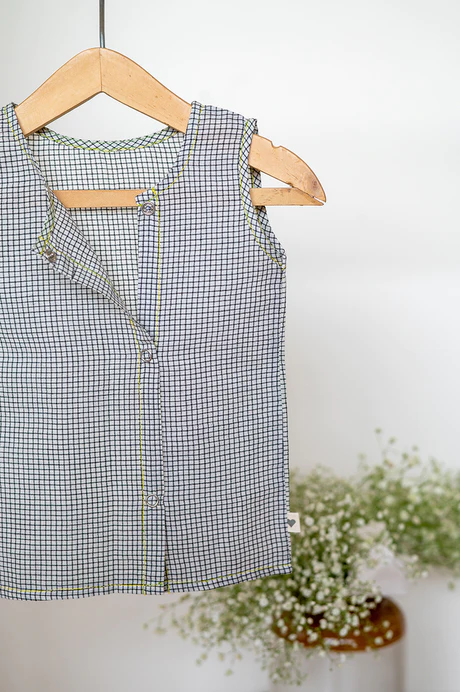 Over the moon unisex jhabla in black and white handwoven cotton checks